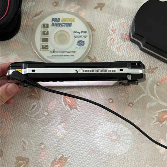 Sony PSP 1001 Bundle - Picture 6 of 14